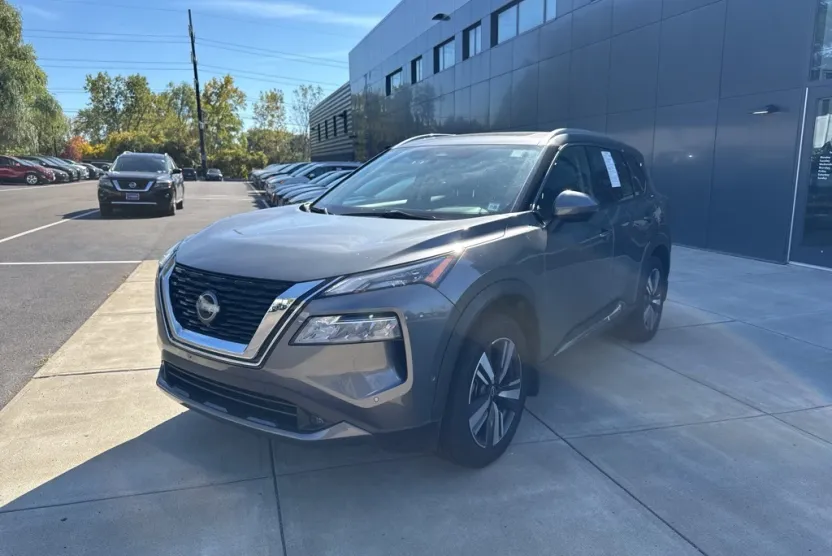 2022 Nissan Rogue SL photo 1