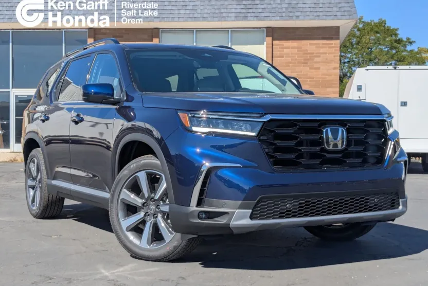 2025 Honda Pilot Touring photo 1