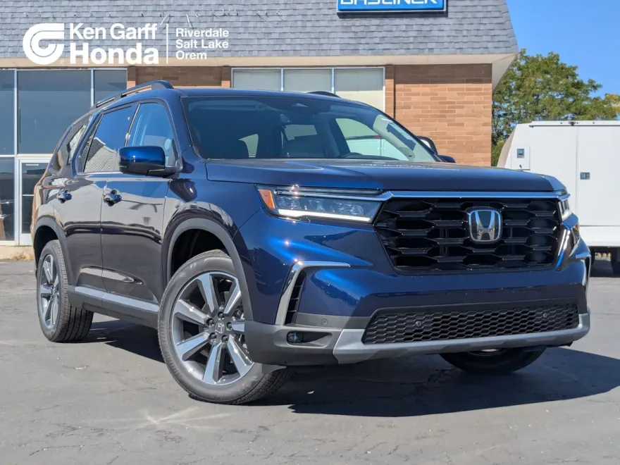 2025 Honda Pilot Touring photo 1