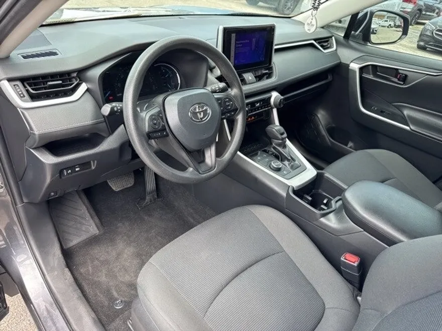 2024 Toyota RAV4 Hybrid LE photo 1