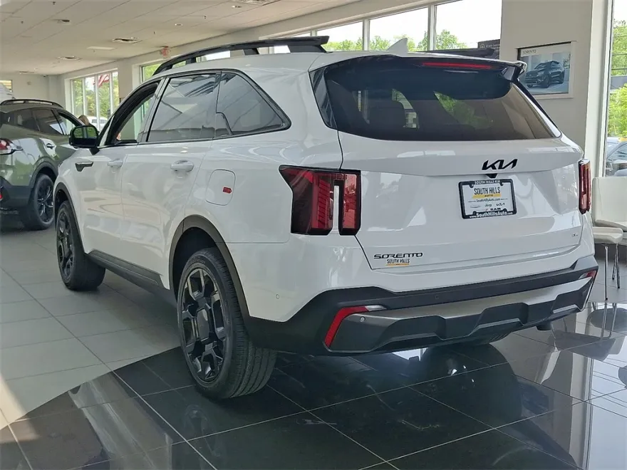 2025 Kia Sorento X-Line SX photo 1