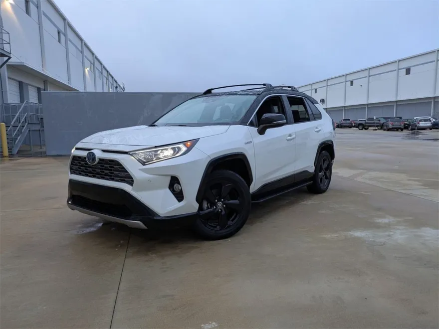 2020 Toyota RAV4 Hybrid XSE photo 1