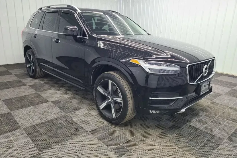 2018 Volvo XC90 T5 Momentum Sport photo 1