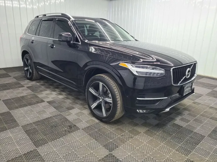 2018 Volvo XC90 T5 Momentum Sport photo 1