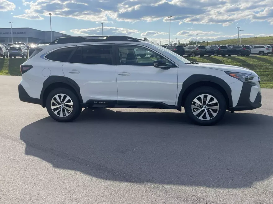 2025 Subaru Outback Premium photo 1