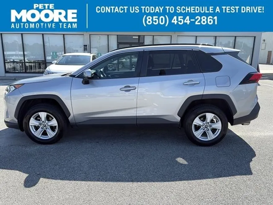 2019 Toyota RAV4 XLE photo 1