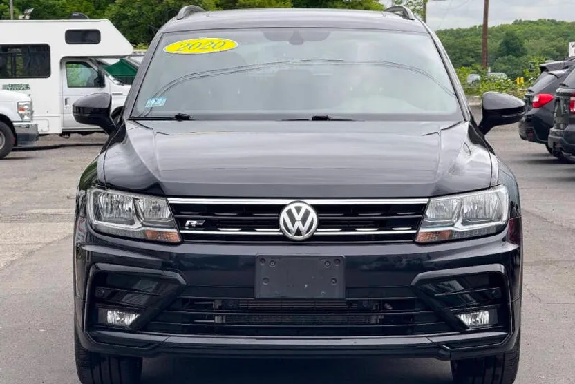 2020 Volkswagen Tiguan SE R-Line Black photo 1