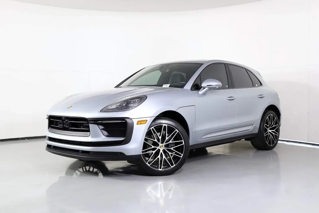 2024 Porsche Macan T photo 1
