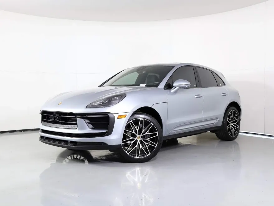 2024 Porsche Macan T photo 1