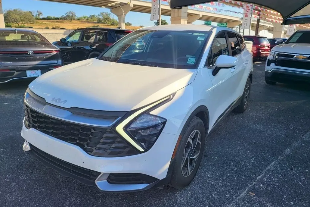 2023 Kia Sportage LX photo 1