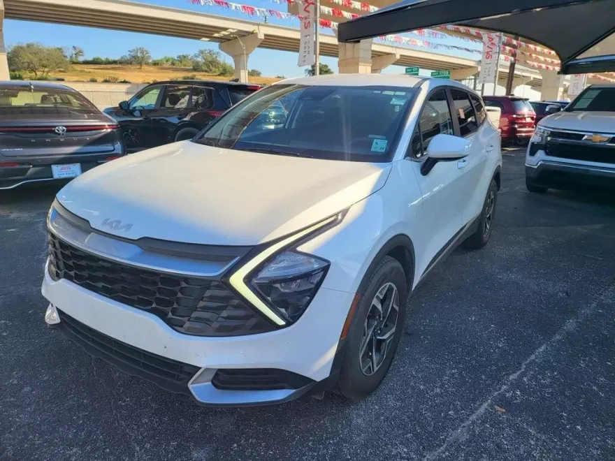 2023 Kia Sportage LX photo 1