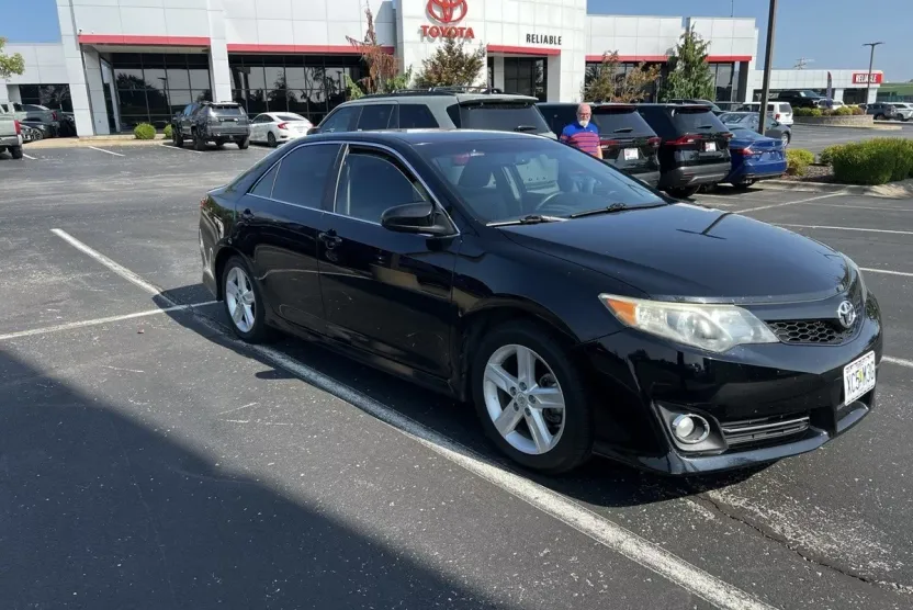 2012 Toyota Camry SE photo 1
