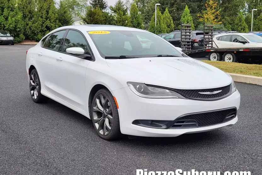 2015 Chrysler 200 S photo 1