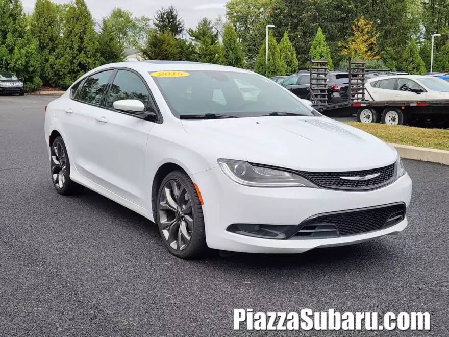 2015 Chrysler 200 S photo 1