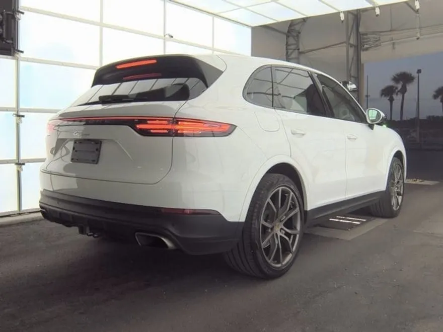 2019 Porsche Cayenne Base photo 1