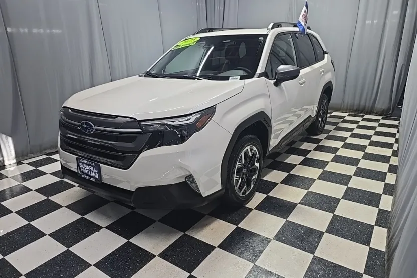 2025 Subaru Forester Premium photo 1