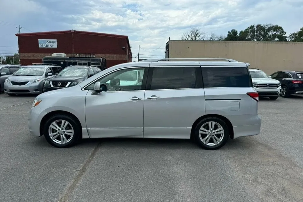 2011 Nissan Quest S photo 1