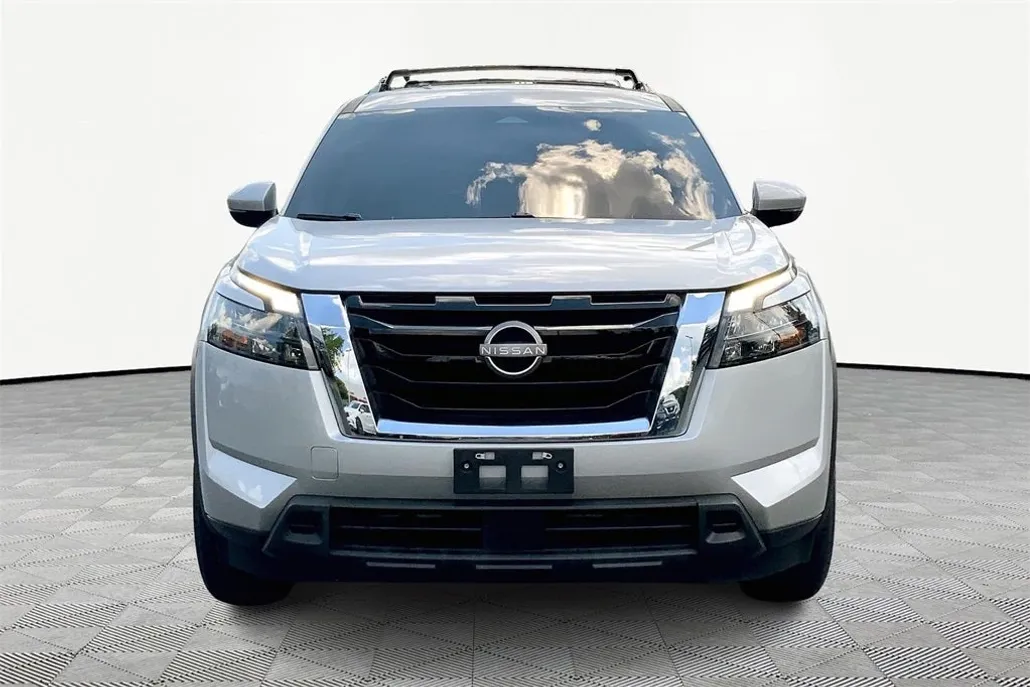 2023 Nissan Pathfinder SV photo 1
