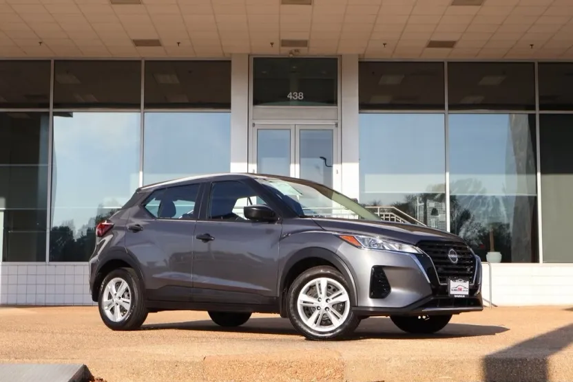 2023 Nissan Kicks S photo 1