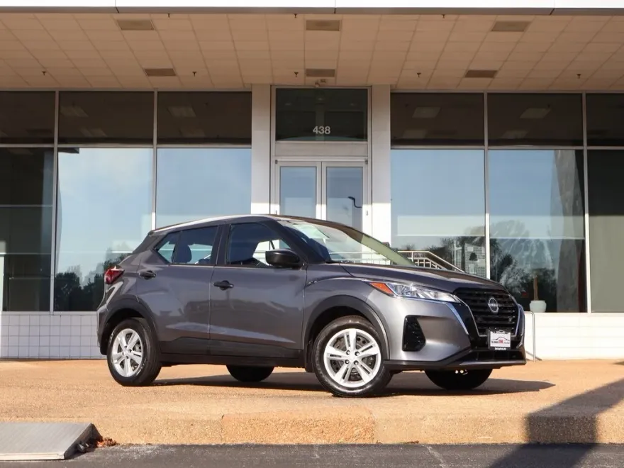2023 Nissan Kicks S photo 1