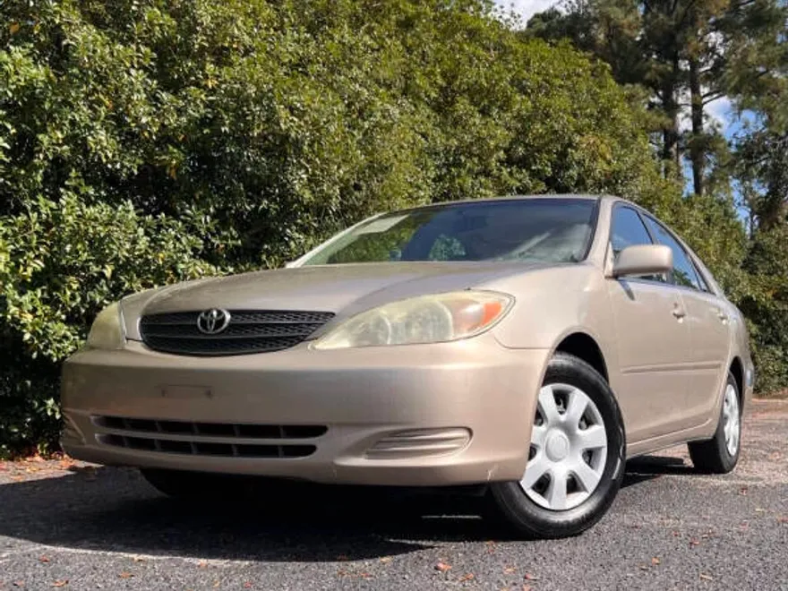 2004 Toyota Camry LE photo 1