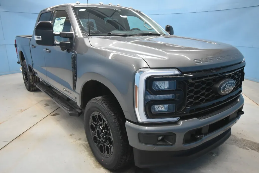 2025 Ford F-250 Lariat photo 1