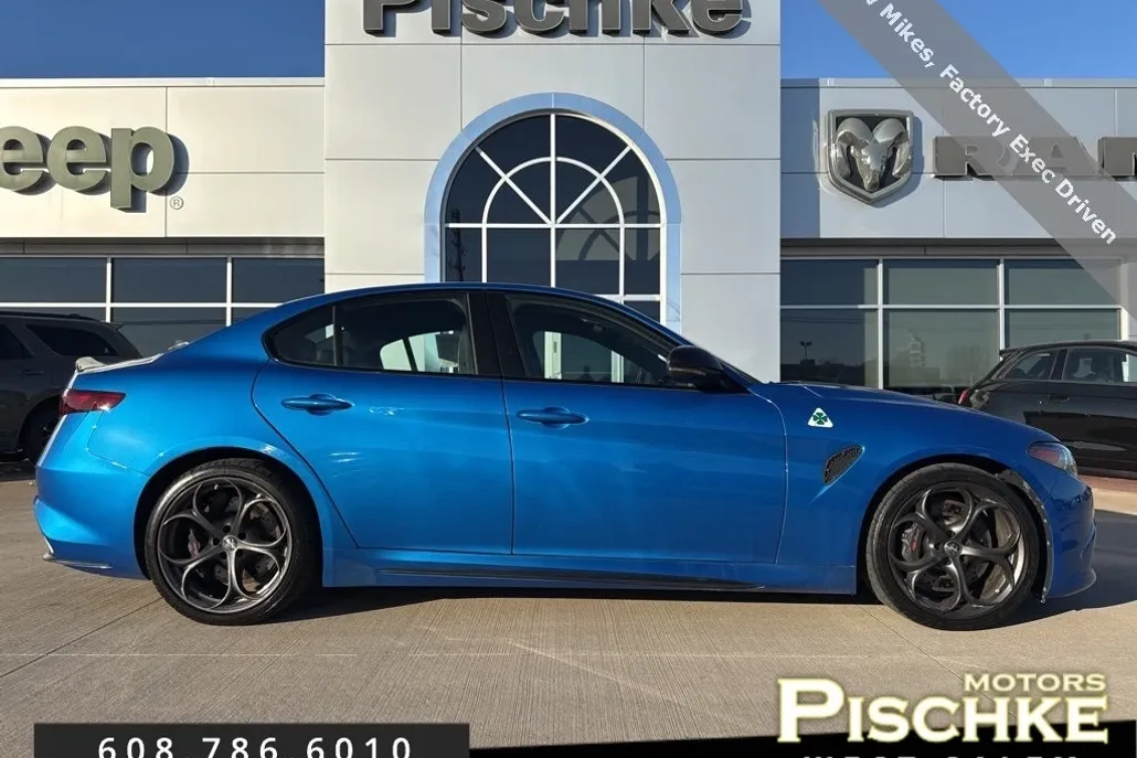 2022 Alfa Romeo Giulia Quadrifoglio photo 1