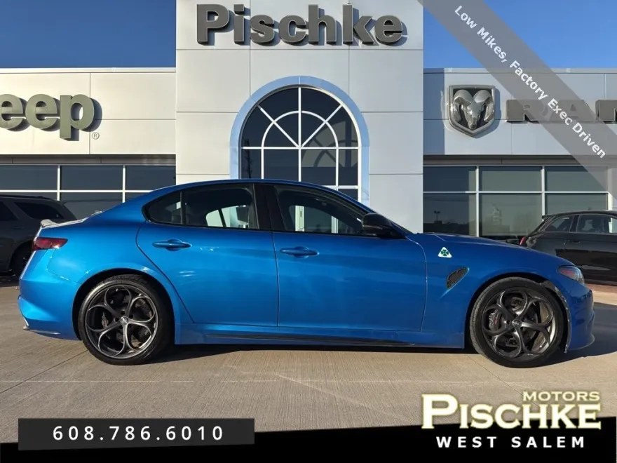 2022 Alfa Romeo Giulia Quadrifoglio photo 1