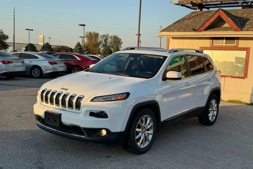 2015 Jeep Cherokee Limited Sport photo 1