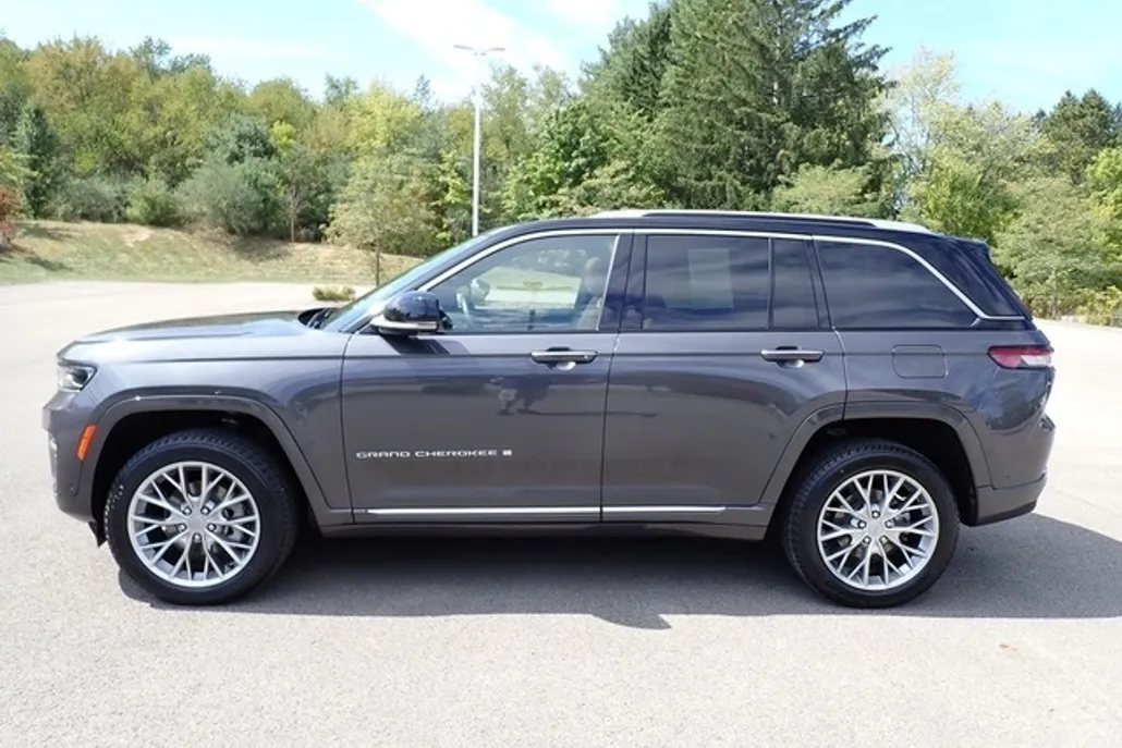 2022 Jeep Grand Cherokee Summit photo 1
