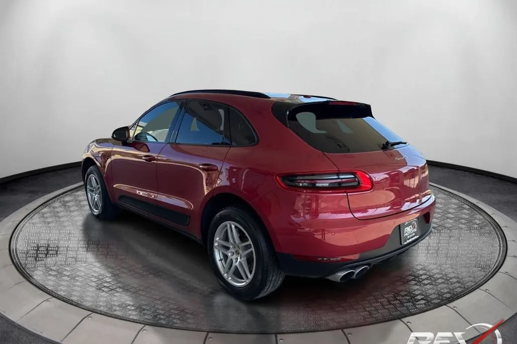 2016 Porsche Macan S photo 1