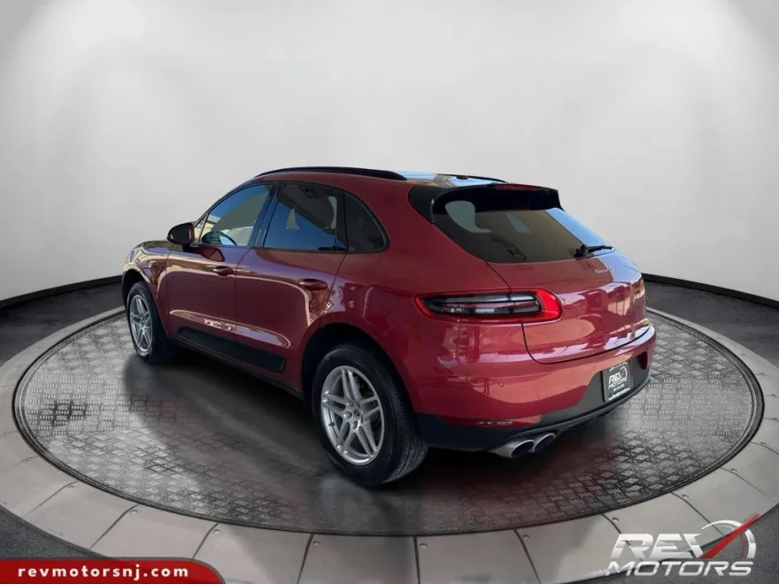 2016 Porsche Macan S photo 1