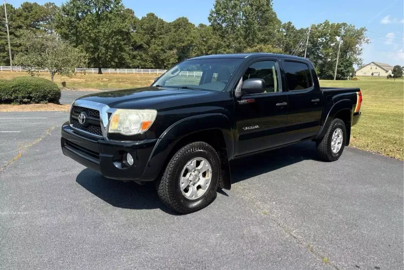 2011 Toyota Tacoma Base V6 photo 1