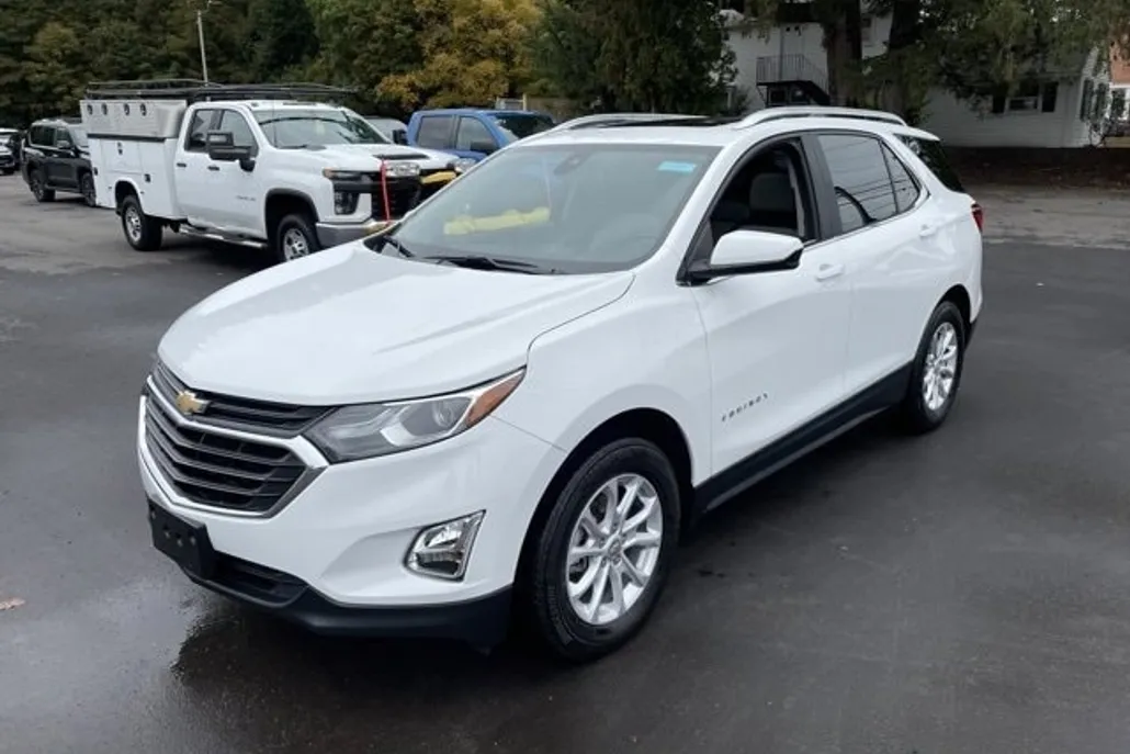 2021 Chevrolet Equinox LT photo 1