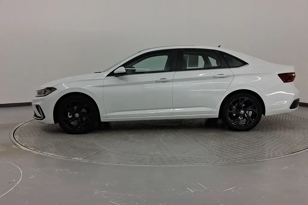 2025 Volkswagen Jetta SE photo 1