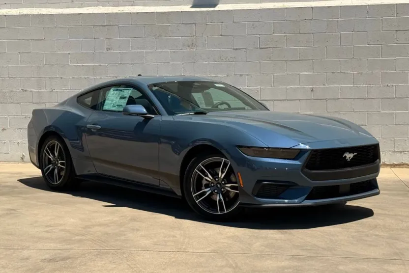 2025 Ford Mustang EcoBoost photo 1