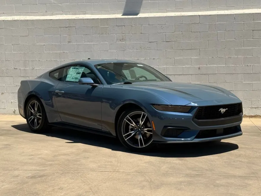 2025 Ford Mustang EcoBoost photo 1