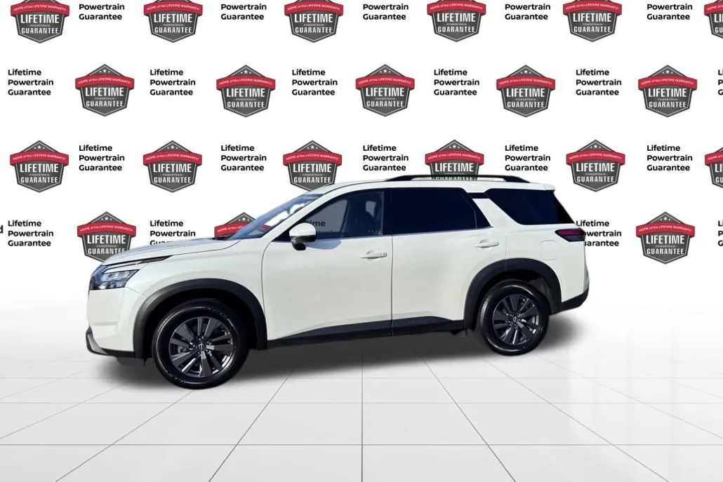 2024 Nissan Pathfinder SV photo 1