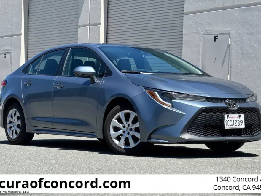 2022 Toyota Corolla LE photo 1