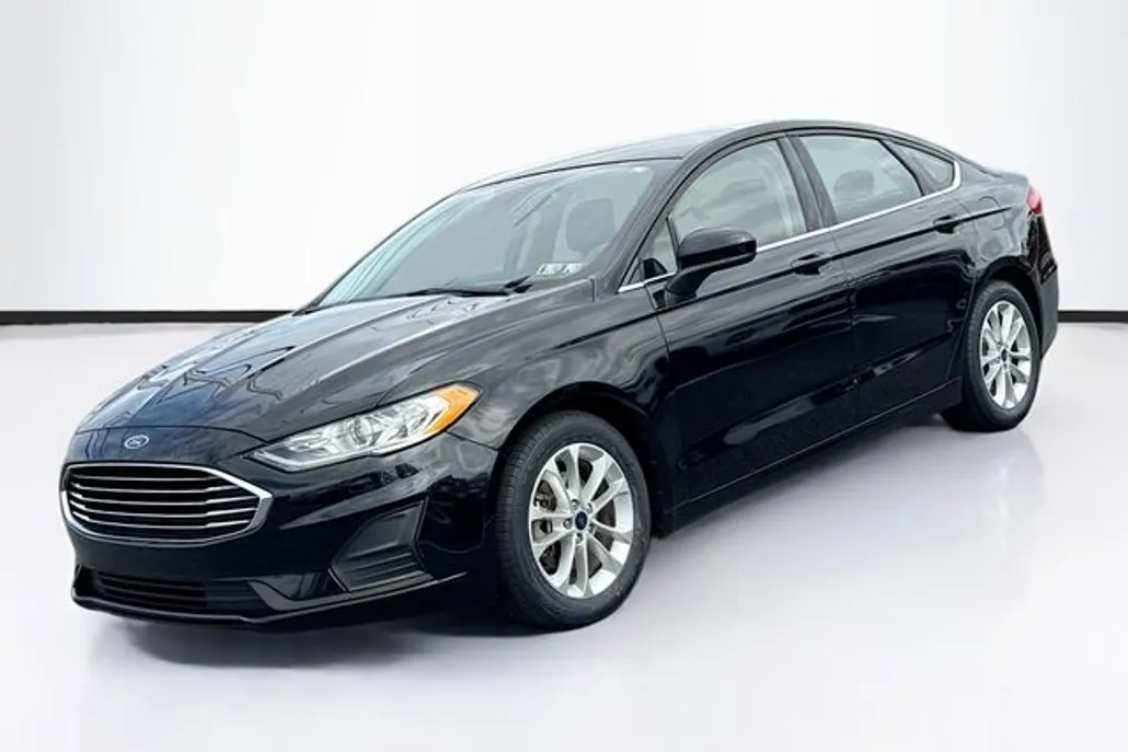 2019 Ford Fusion SE photo 1