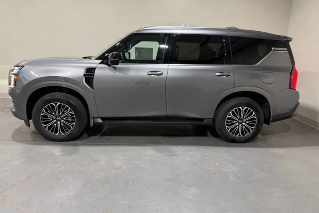 2025 Nissan Armada Platinum photo 1