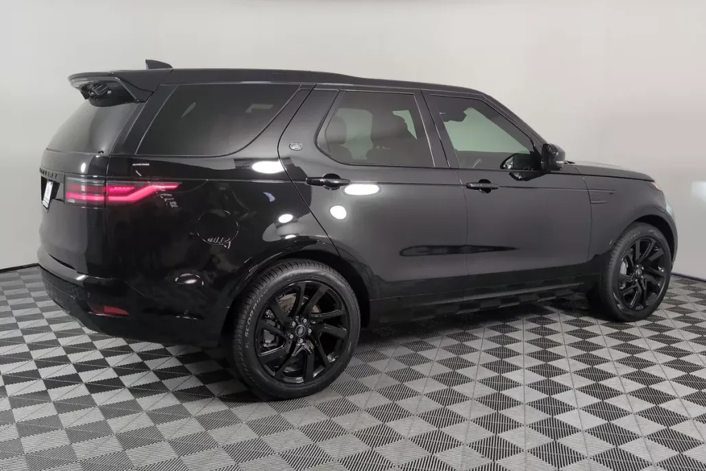 2025 Land Rover Discovery SE photo 1