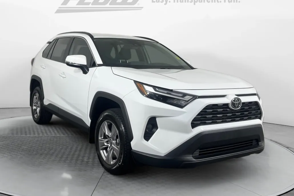 2024 Toyota RAV4 XLE photo 1
