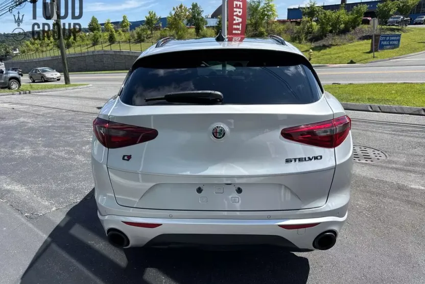 2021 Alfa Romeo Stelvio Ti photo 1