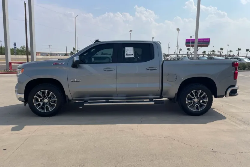 2025 Chevrolet Silverado 1500 LT photo 1