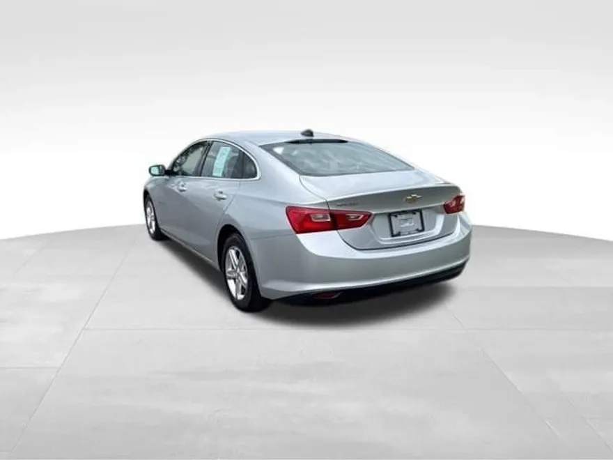 2020 Chevrolet Malibu LS photo 1