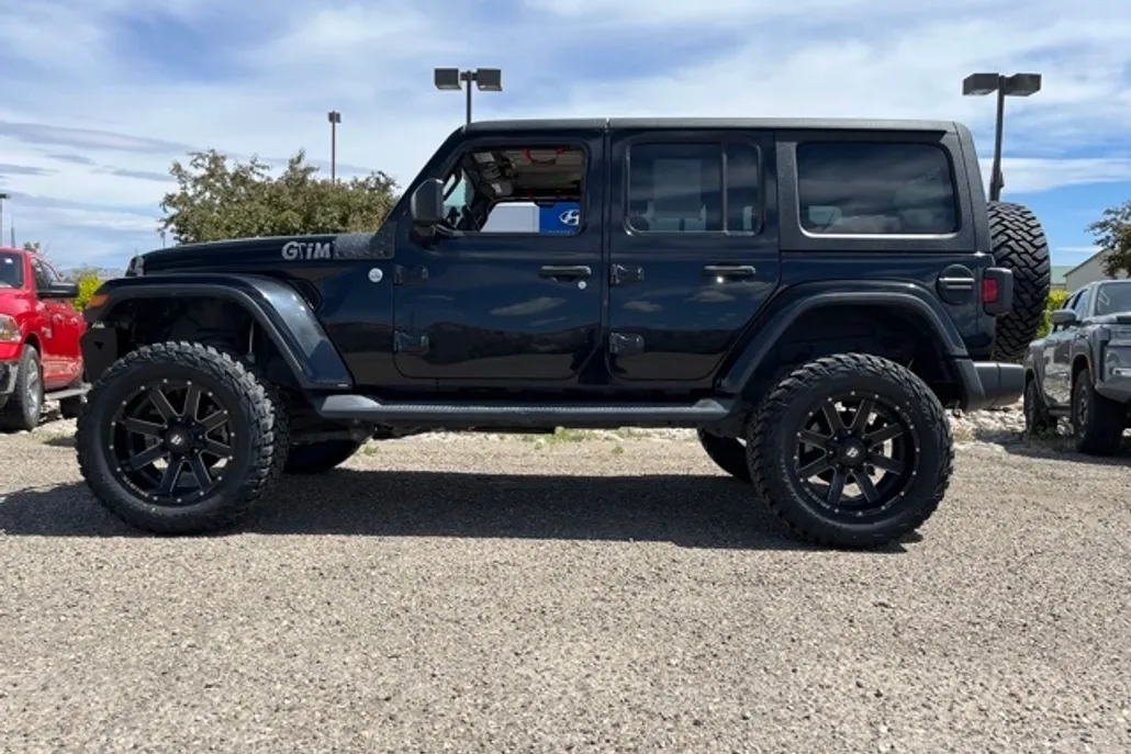2019 Jeep Wrangler Unlimited Sahara photo 1