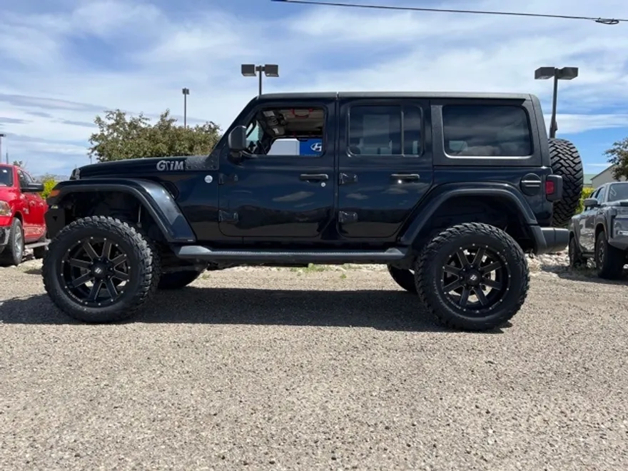 2019 Jeep Wrangler Unlimited Sahara photo 1