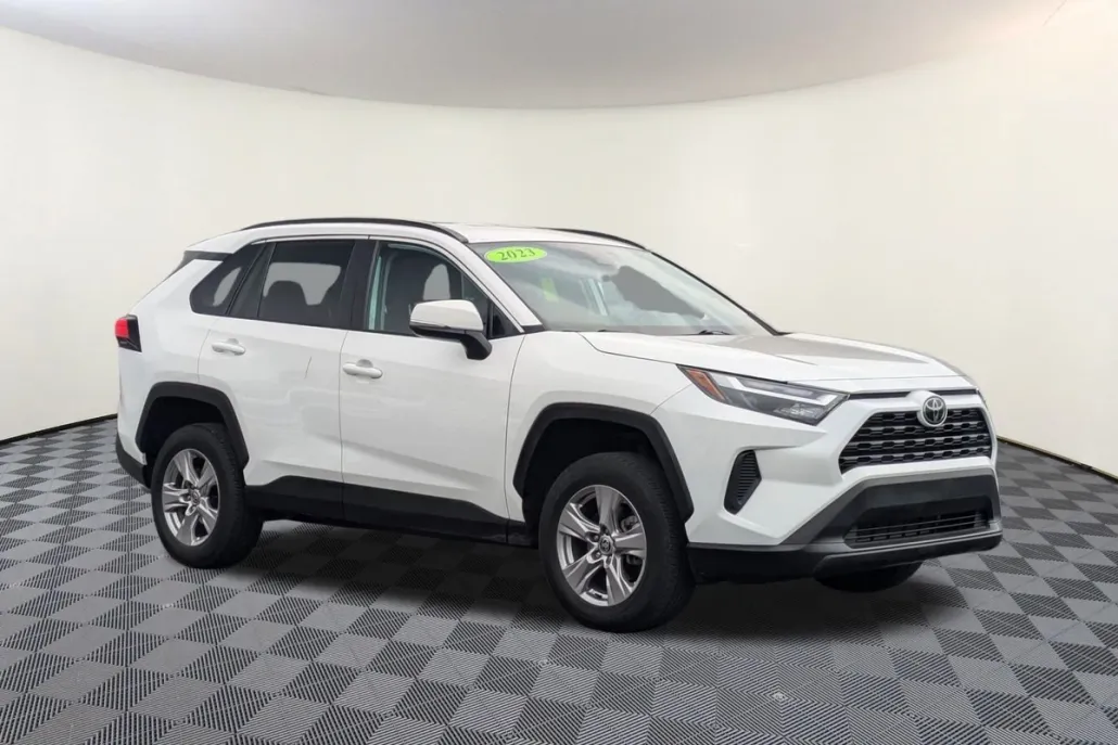 2023 Toyota RAV4 XLE photo 1