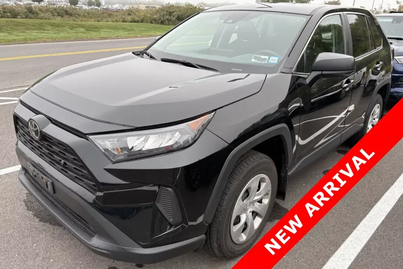 2022 Toyota RAV4 LE photo 1